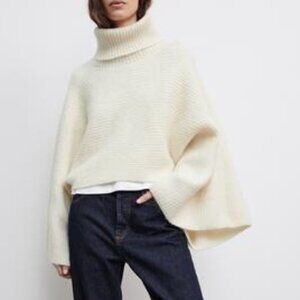 WOOL AND ALPACA BLEND KNIT SWEATER